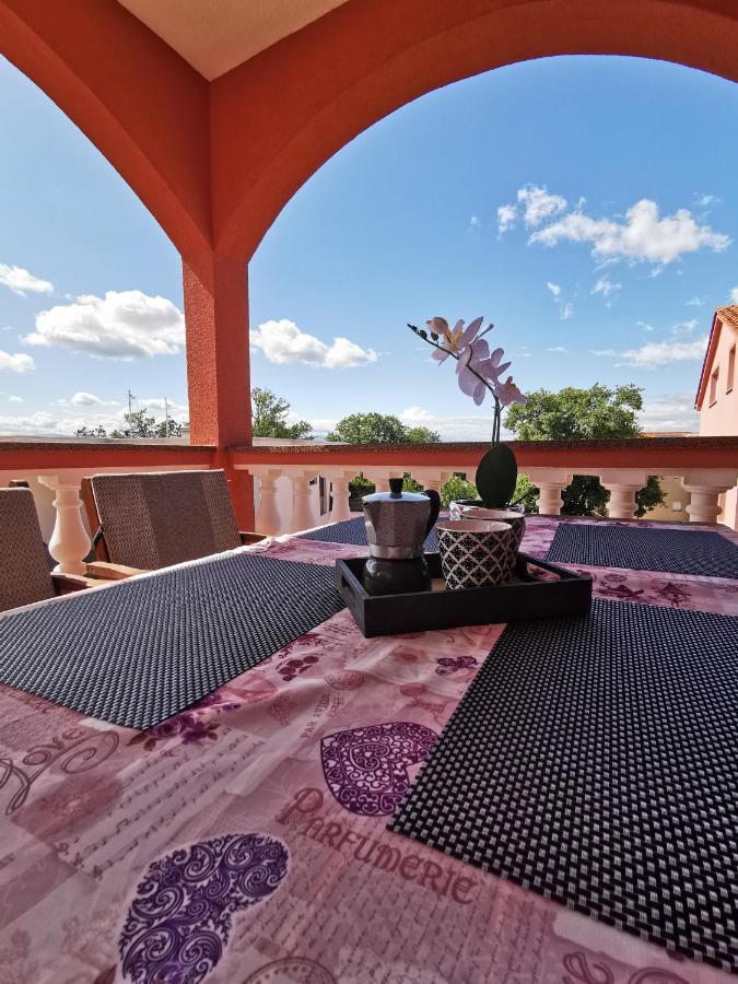 Apartments Lea With Pool Malinska Exterior foto