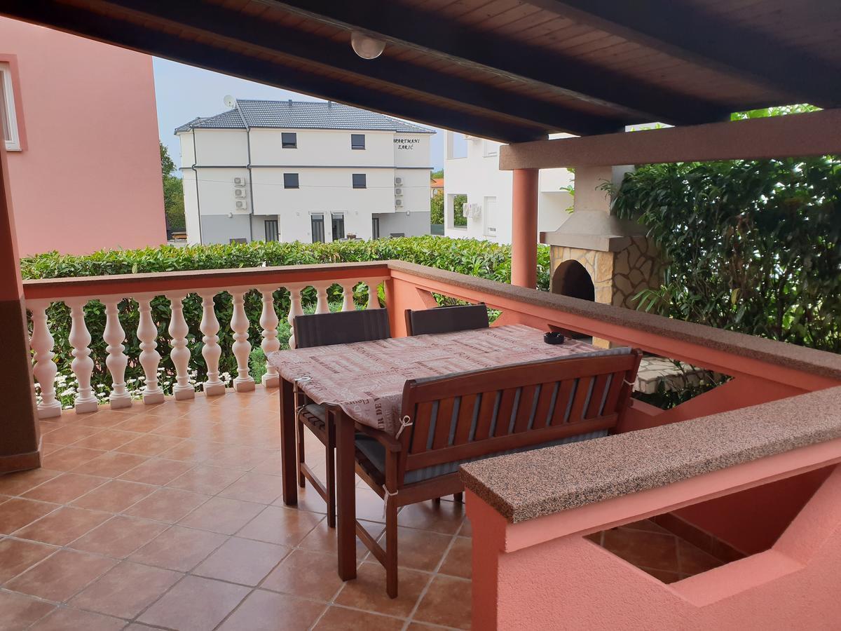 Apartments Lea With Pool Malinska Exterior foto