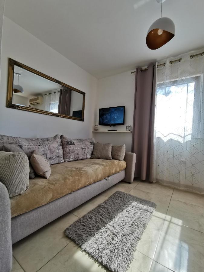 Apartments Lea With Pool Malinska Exterior foto