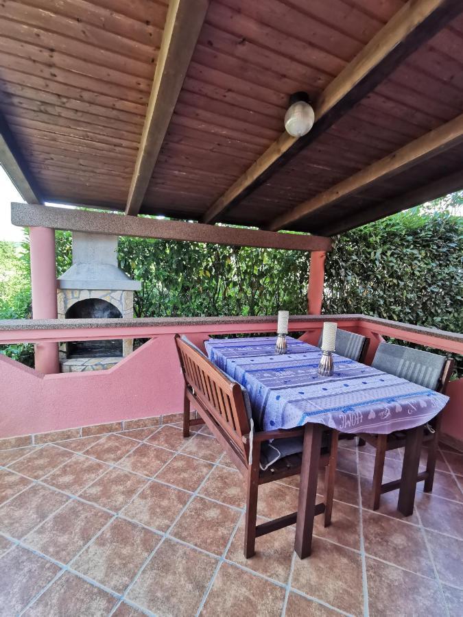 Apartments Lea With Pool Malinska Exterior foto